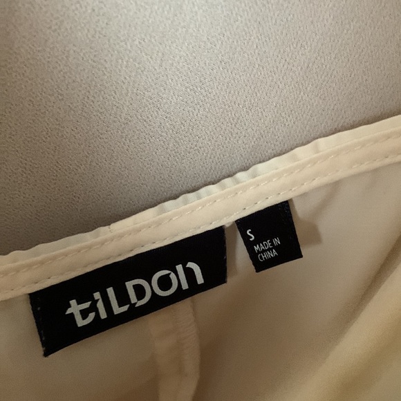 Decorative Lace Neckline Sheath Under Hi Lo Sleeveless Dress - Picture 5 of 8